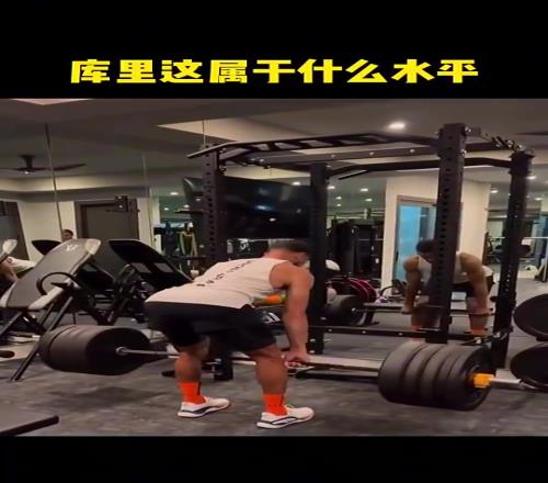 核心力量非常强！库里这身板，居然能拉这么重