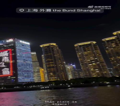 上海地标！杰伦威坐船夜游黄浦江，在船上嗨起来了！