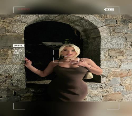 这也可以英国前成人博主加盟职业女足球队
