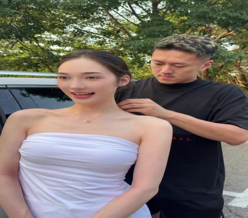 羡慕杨政！孟雅芳晒杨政送项链并亲自为其带上：喜欢小惊喜