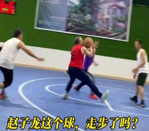 老大爷一记快攻极速上篮这球走步吗各位吧友裁判