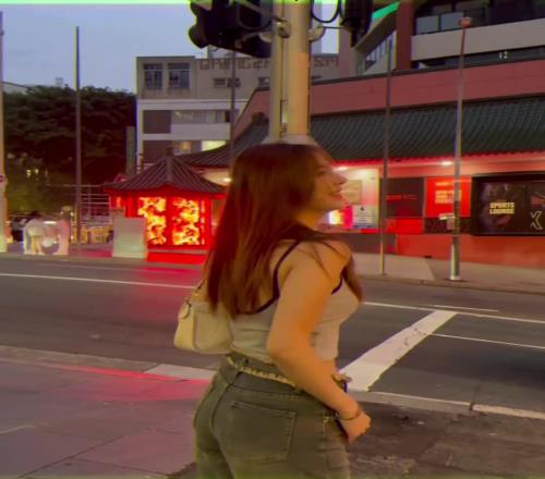 高诗岩场上凶狠如贝弗利妻子则是温柔甜美呐