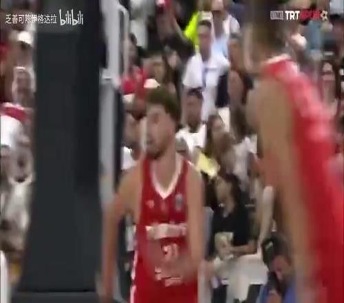 这还是你吗申京丝滑转身后直杀篮下残暴扣篮！