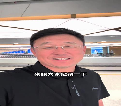 孙继海：在公益行的途中，有位女士找到我想让儿子踢球，我很感动