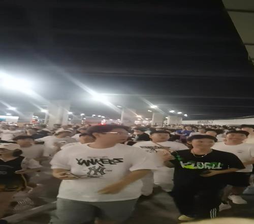 一大波人潮袭来！知道库里中国球迷多，但没想到有这么多