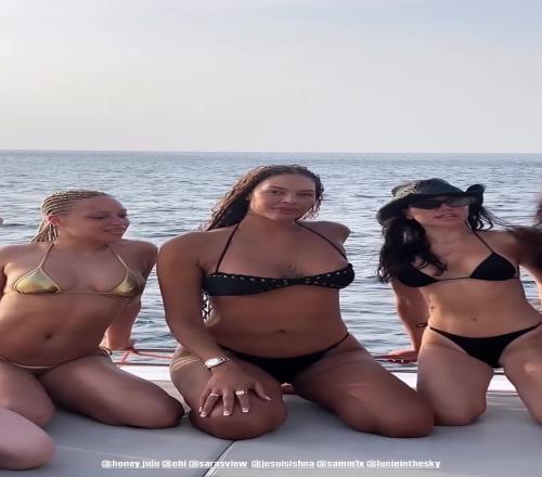 哇塞，这么多泳装美女，坎贝奇在里边是身材最大码的