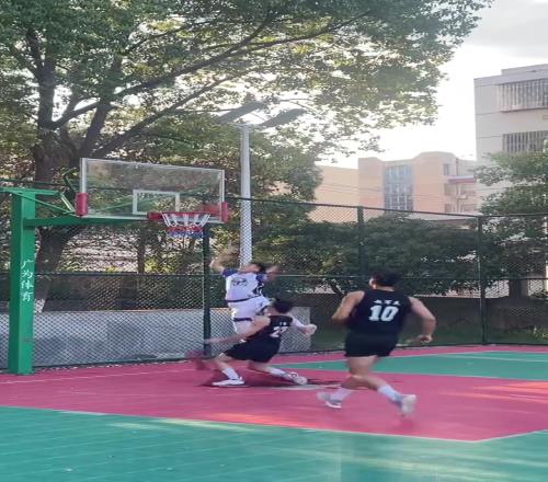 不懂就问：在这种篮球场受伤了是谁的责任