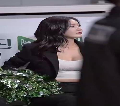 40岁女神级啦啦队员郑多慧！未婚保持得跟20多岁小妹妹一样