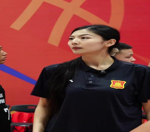 又美又飒！小篮球总决赛上的超绝女教练霸气喊话：眼泪给我憋回去