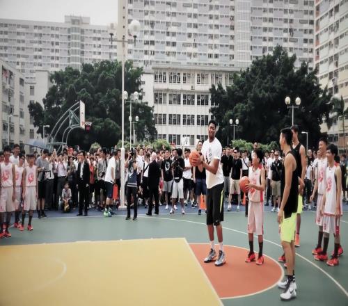 何时能再来浓眉当年中国行玩得很开心啊！那时还满脸青涩