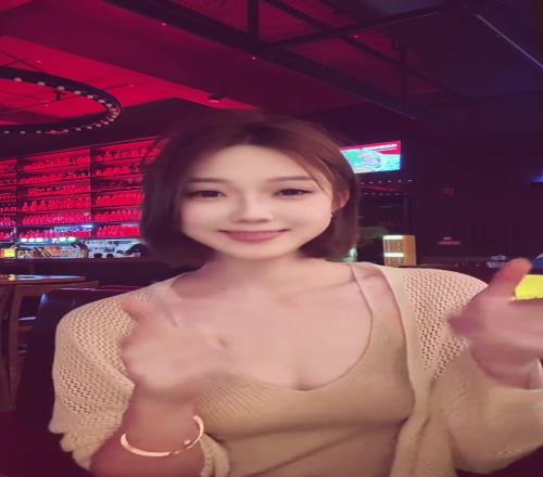 中超美女主持才刚毕业就显得如此成熟呀播音系的女孩真早熟