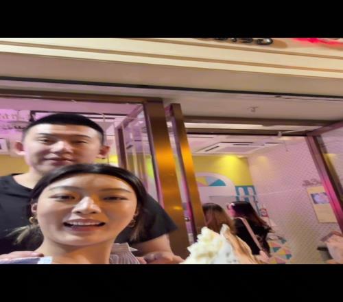 付豪与妻子秀恩爱！网友：女孩有点像惠若琪呢