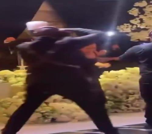 塔图姆在比尔婚礼上欢快跳舞，网友打趣：人家秋雅结婚，你搁这又唱又跳