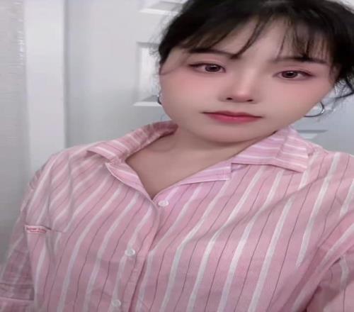 李月汝更新社媒：我对你下达心动通缉令还是真诚更有冲击性