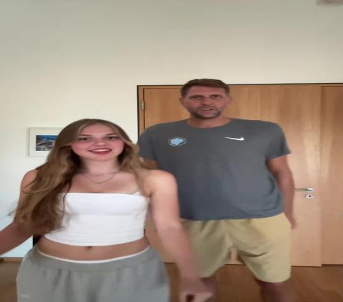 身材这么顶吗独行侠名宿司机与侄女跳舞，后者因颜值瞬间走红