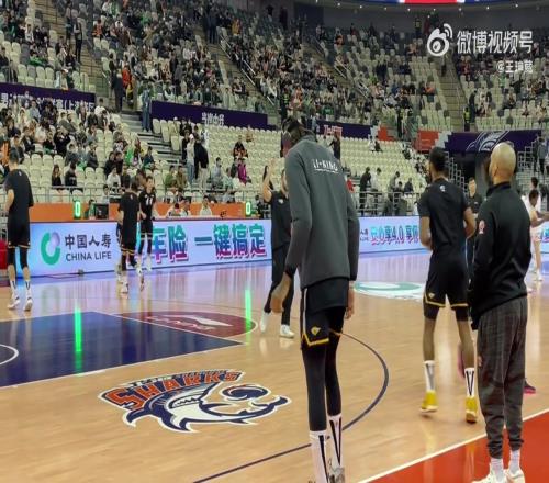 真要来了此前张镇麟在上海男篮主场热身视频