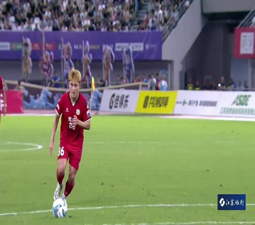 常州请来黄紫昌也没用黄紫昌任意球攻门被泰州门将英勇扑出！