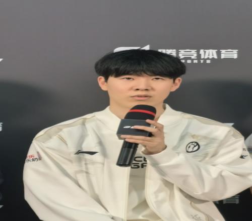 Wei是对的！TheShy：我线优根据Wei的动向和指挥去配合越塔