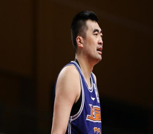 张兆旭：出战时间没那么长的队员要提前准备不能上去再进入状态