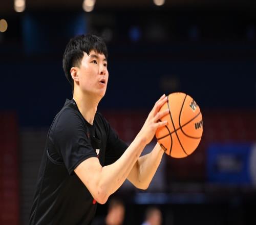 媒体人：韩国男篮正在启动重建李贤重+吕俊锡效果并不理想