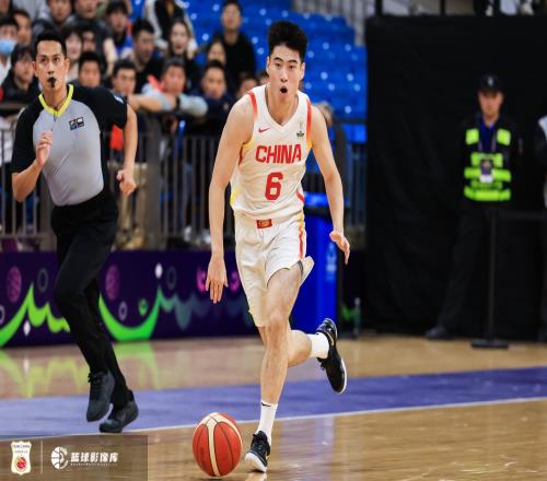 媒体人：稳定投射&足量大赛经验让程帅澎很大可能稳坐国家队2号位