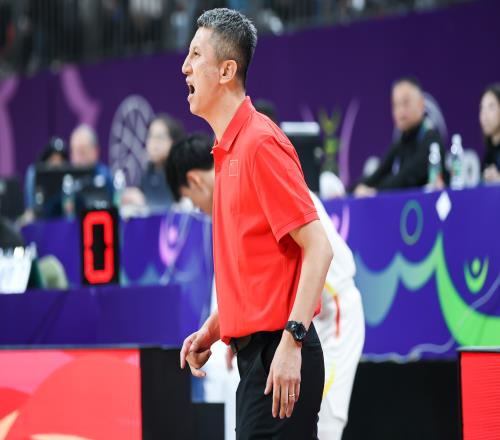 媒体人：中国队把挡拆当饭吃不寒碜接下来就要靠高质量挡拆威胁