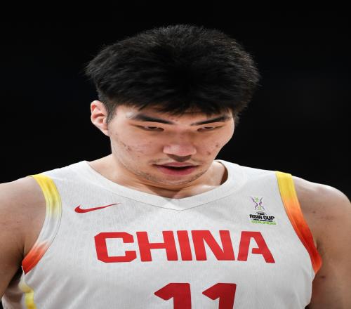 媒体人：余嘉豪内八字脚导致运动速率偏慢很难完全摆脱防守