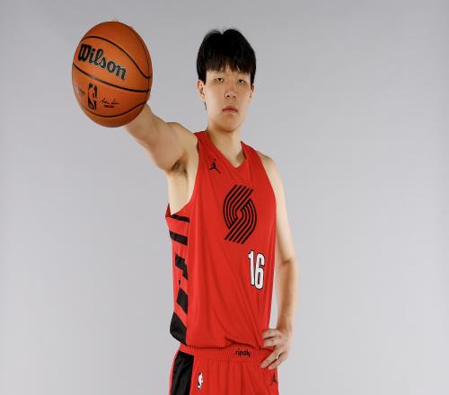 媒体人：杨瀚森将于8月9日赴美参加各种集训&球队安排的新秀课程