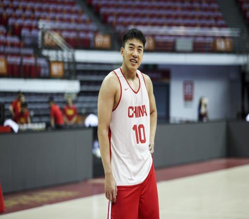 媒体人：王俊杰不负众望这支国家队从热身赛开始三分投射就不错