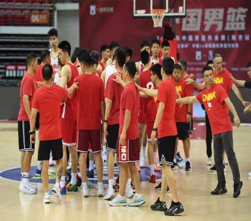 媒体人：要正确看待亚洲各国冲击我们也要保持信心别妄自菲薄