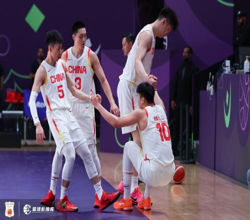 半场中国男篮领先印度22分胡明轩14分胡金秋5中5王俊杰8分