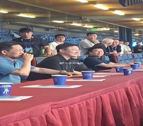 名宿坐镇！博主：孙继海现身梭鱼湾，观看大连英博vs成都蓉城