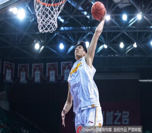 媒体人：山西年轻球员吕加晖在于米提交易中被送至广州