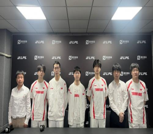 WE赛后群访教练：回去好好复盘根据复盘情况去调整改正