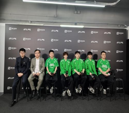 WBG赛后群访Crisp：前期没问题中期开始意见不统一出现分歧