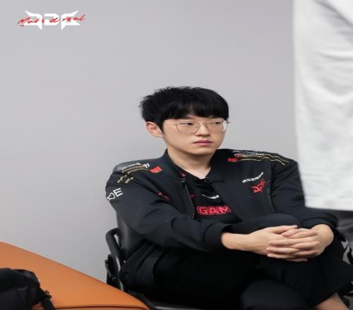 LPL的“许哥”Scout首局隐身次局暴毙白给两局战绩合计6107