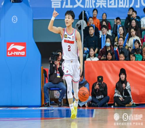 琼斯谈徐杰言论：他是对的信心是成功关键练够多就不会自我怀疑