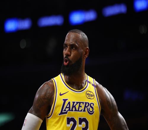夸梅：传言都说詹姆斯喜欢白人女孩NBA很快就会把这些事都捅出来