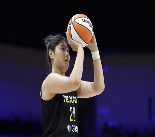 遭遇四连败！李月汝重回首发得3分6板2助飞翼连续两场不敌自由人