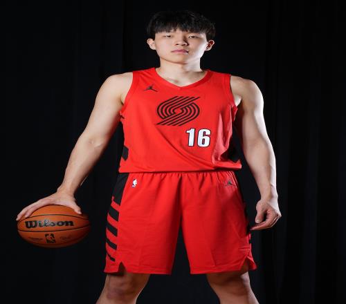 媒体人：杨瀚森在老鹰的试训时间是他接触的所有球队中第二长的
