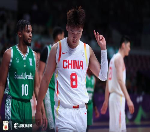 中国男篮VS约旦首发阵容：赵睿、胡明轩、朱俊龙、王俊杰、胡金秋