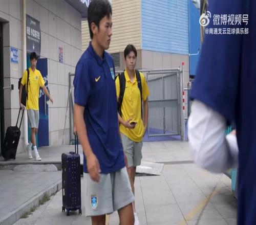 霜姐也是走起来了！余霜更新抖音视频分享自己前往世运会参与工作