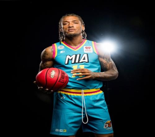 献隔扣36岁前榜眼比斯利Big3狂砍30分7板4助4断对手全队33分