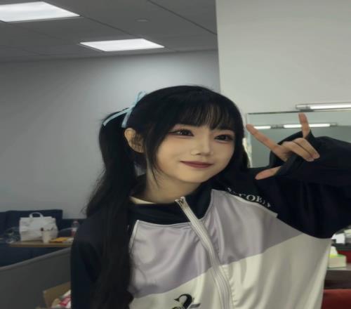 嫩的掐出水！女大学生十月晒照脸上满满胶原蛋白