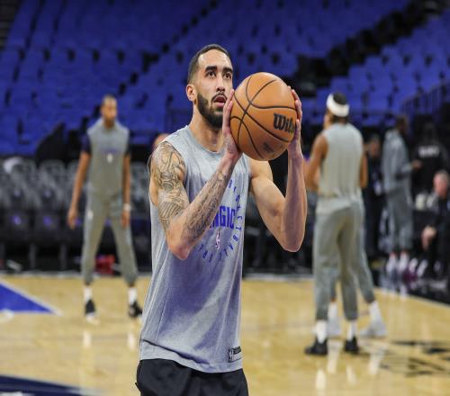 直播吧：广东队与前NBA球员奎因达成大框架的一致只差细节修改