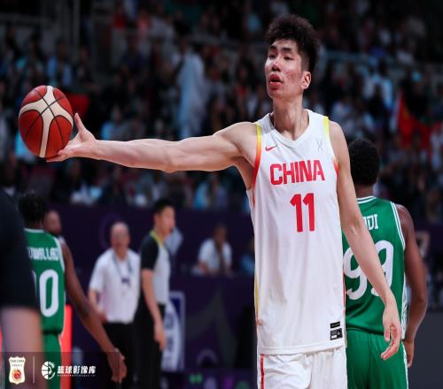 媒体人：打韩国若嘉豪不能统治内线可调整其轮换不行把大秋拉满