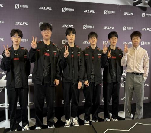 JDG赛后群访教练：Zhuo基本功稳定说话正常语速让队伍没那么急