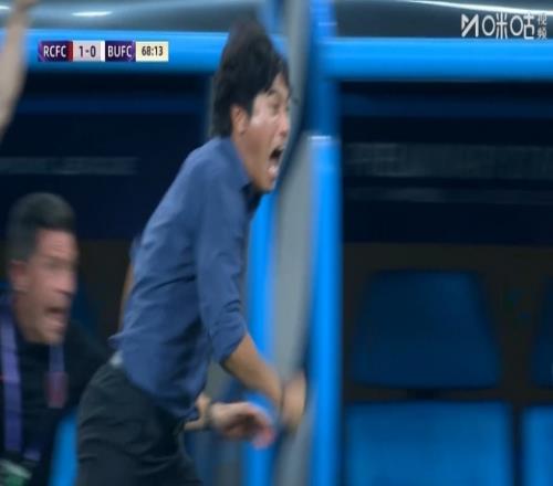 尽情释放！杨明洋破门蓉城终于进球，徐正源激情怒吼狂奔庆祝！