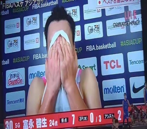 亚洲杯宣称目标夺冠！日本惨败黎巴嫩无缘8强富永启生赛后哭了
