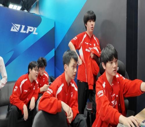 TES登峰组首轮仅负BLG你认为他们的次轮赛程能否依旧顺利